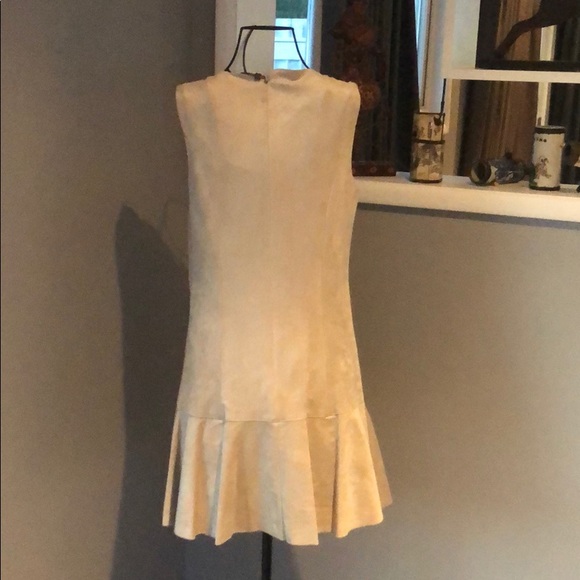 Dresse - Picture 2 of 5